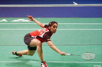 Saina, Sindhu begin campaign with wins in Badminton Worlds
