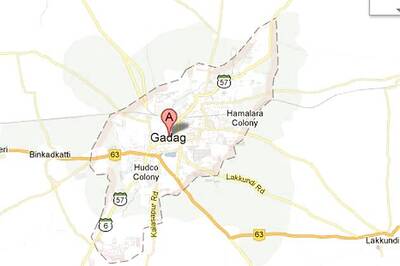 Karnataka polls: Candidates throng 'lucky' tamarind tree