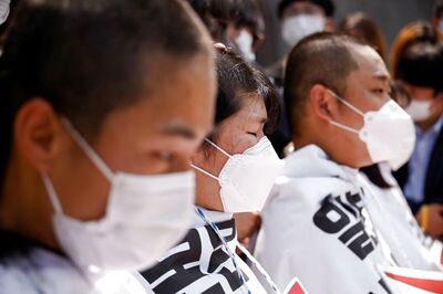 Japan Shuts Stores, Bars and Theaters, 17-day Lockodwn in Few Cities after Slow Surge in Covid-19 Cases