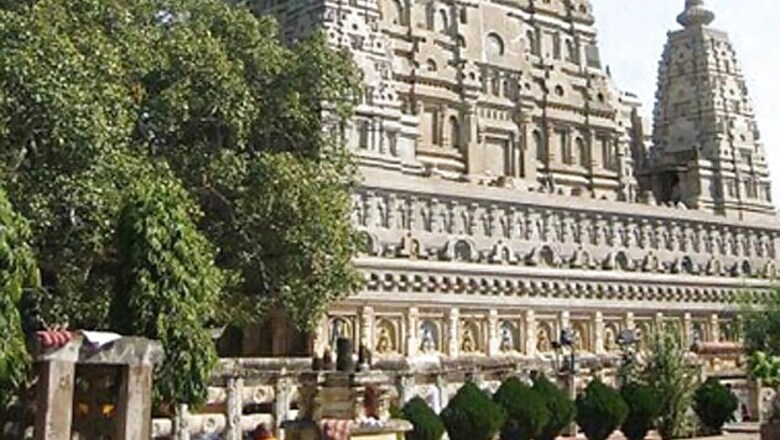 Buddhist pilgrim offers to inlay Mahabodhi temple's dome with gold