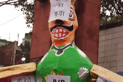 AAP Burns Effigy of 'BJP Ke Koode Ka Ravan' at 3,500 Places on Dussehra Eve