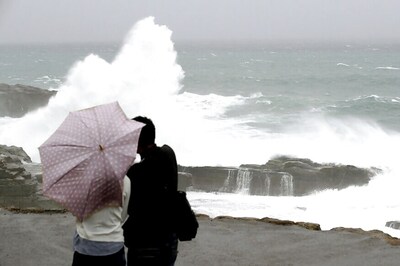 Typhoon Lan Drenches Japan on Election Day, Tens of Thousands Advised to Evacuate