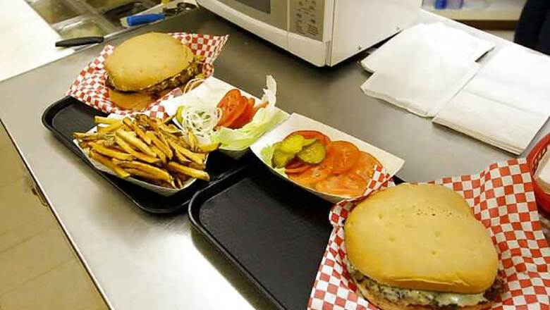 US waiter suspended for 'fat girls' comment on bill