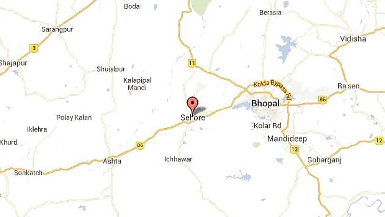 10 killed, 30 injured in tractor-lorry collision