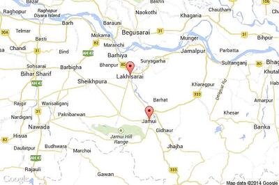 Maoists distribute books, pens among poor to regain lost sympathy