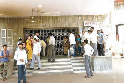 Mumbai: Mayor locks latecomers out of office