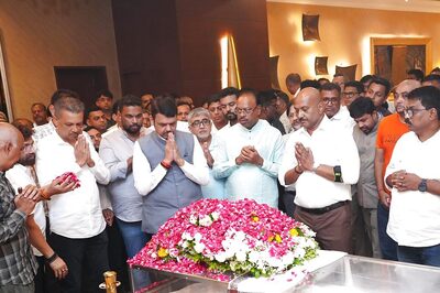 Ajinkya Rahane, Dhawal Kulkarni, MCA Officials Pay Last Respects to Amol Kale