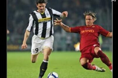 Four star Juventus thrash Genoa to go top