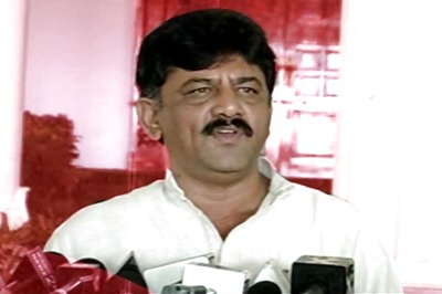 I-T Raids on Karnataka Minister D K Shivakumar Continue for Second Day