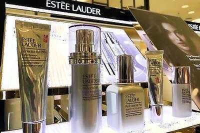 Estee Lauder forecasts profit below expectations, to cut up to 2,000 jobs