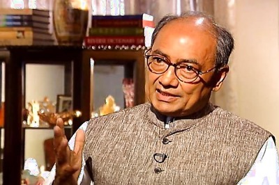 Will police act against Manmohan Singh abusers, asks Digvijaya