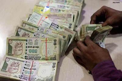 Rupee down 21 paise against dollar in early trade