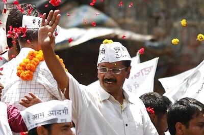Arvind Kejriwal calls himself 'baniya', woos traders ahead of polls