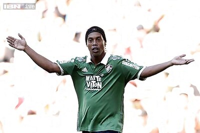 Ronaldinho defends visit to rival dressing room