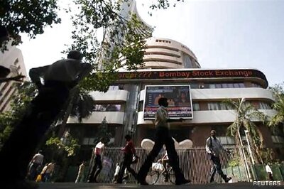 Sensex closess 227 points high, rupee spikes