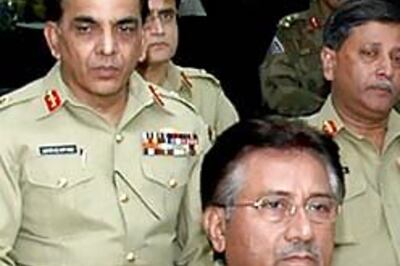 Stay away from politics, Pak Army chief tells juniors