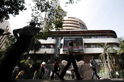 Sensex snaps losing streak, ends 285 pts higher