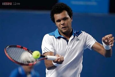 Tsonga breezes into third round at Australian Open