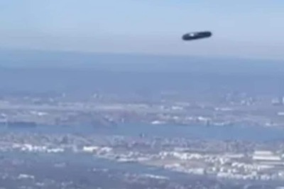UFO Spotted In New York City? Mysterious 'Flying Cylinder' Caught On Flyer's Camera | Watch