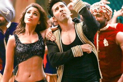 Watch: Varun-Parineeti's Sizzling Chemistry In 'Jaaneman Aah'