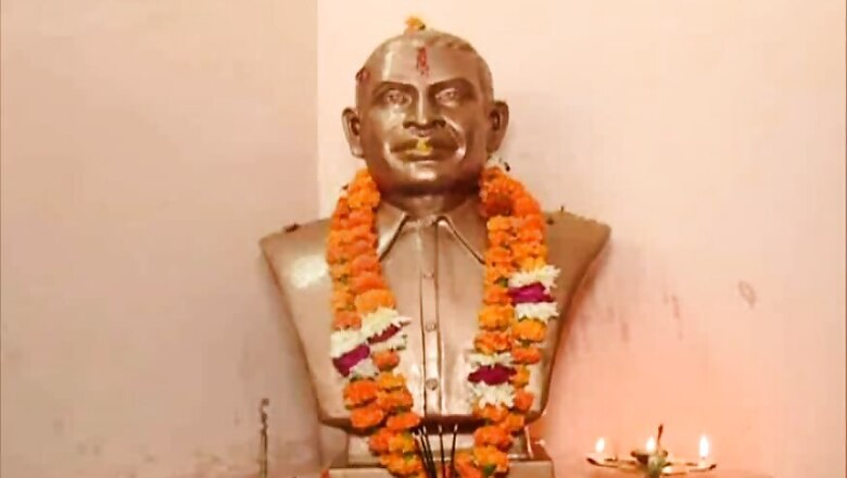 Cops Seize Nathuram Godse Idol From Hindu Mahasabha’s Gwalior Office, One Arrested