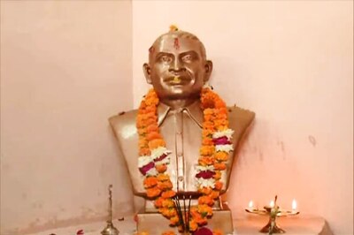 Cops Seize Nathuram Godse Idol From Hindu Mahasabha’s Gwalior Office, One Arrested