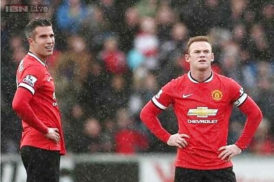 Manchester United striker Van Persie not ready for Manchester derby