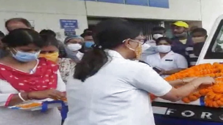 To Honour Health Worker Mother, Son Gives Ambulance to Bengal District Hospital
