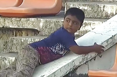 This Video Of Kids Busy With Slide Game During Bangladesh Vs Sri Lanka Test Is Wholesome