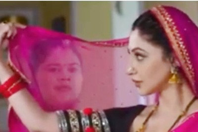 Daily Soap Actress Uses 'Ghoonghat' to Make Video Call, Internet Calls it Peak Technology