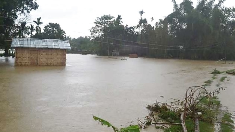 Heavy rains lash Kerala, claims two lives