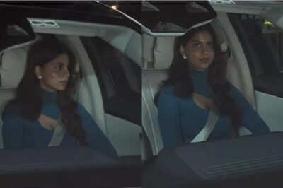 Suhana Khan Looks Stunning in Blue Bodycon Dress as She Gets Papped in The City; Watch