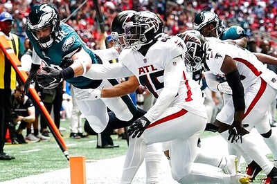 Hurts 3 TD Passes, Smith Scores, Eagles Rout Falcons 32-6