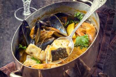 A Guide to Perfect Alcoholic Complements for Traditional Indian Wedding Delicacies