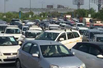 Three Arrested, Five Vehicles Impounded and Over 600 Vehicle Owners Fined in Noida For Flouting Covid-19 Norms