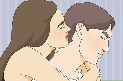 Unmistakable Signs He Doesn't Want You Sexually (& How to Deal with It)