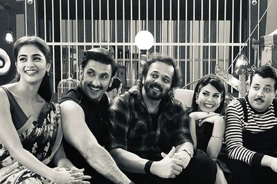Cirkus: Ranveer Singh, Pooja Hegde, Jacqueline Fernandez and Rohit Shetty Get Together For Happy Pic