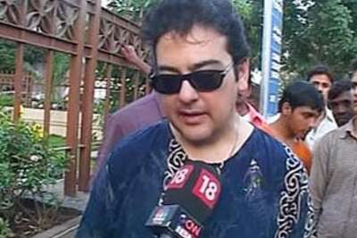 Singer Adnan Sami's father passes away