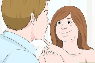 How to Tell if a Girl Is Messing with You