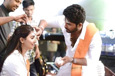 Pooja Hegde's Fun Moments With Allu Arjun From BTS of 'Duvvada Jaggannadham' Shoot