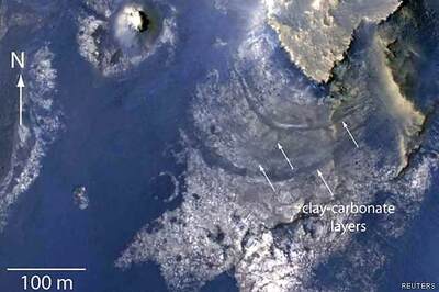 Giant Mars crater shows evidence of ancient lake