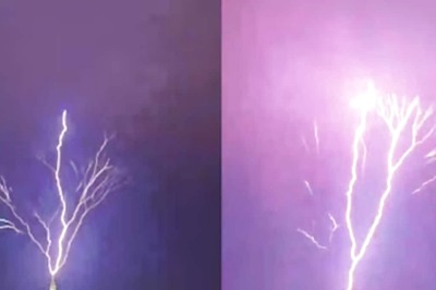 Watch: Lightning Strikes Mecca’s Clock Tower Creating Flower-like Effect