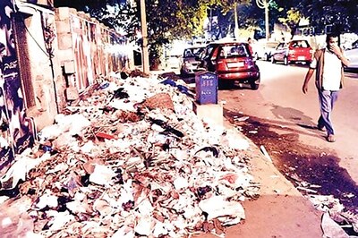 Maharashtra: Irked residents dump garbage in civic body's compound