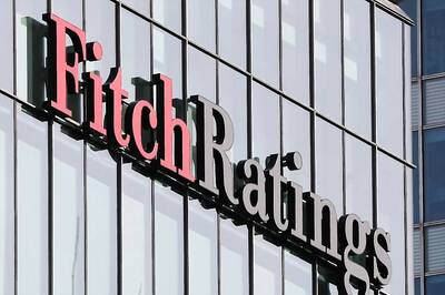 Fitch Ratings Lowers India's Growth Forecast to 6.9 Percent