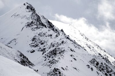 Team of ITBP Mountaineers Launches Operation to Retrieve 8 Bodies from Uttarakhand Peak