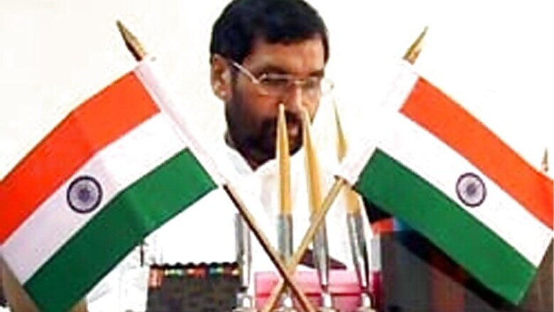 Ramvilas Paswan demands President rule in Bihar