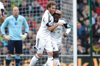 Nathan Dyer ankle not broken, say Swansea