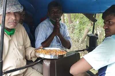 4 Pals Embarked on 1,700-Km Trip in Autorickshaw With a 2-Litre Petrol Tank That They Fill Every 40 Km