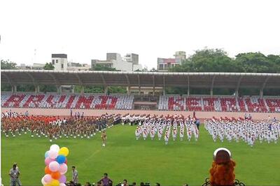 Prashant Bhushan, Yogendra Yadav slam AAP over students carrying Delhi CM's placards on I-Day