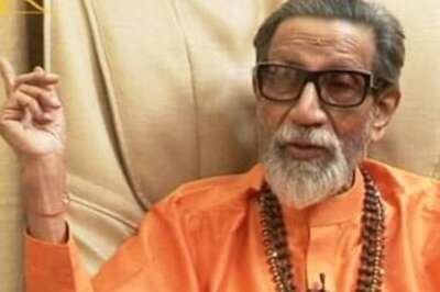 Thackeray slams Mukesh for 'Mumbai-for-all' remark